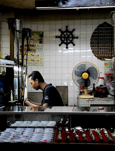 Kelantan Silversmith is making a Silver Handicraft